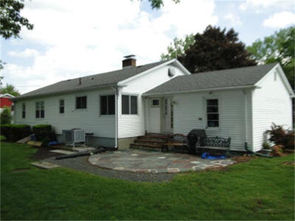 348 Lynn Fells Parkway Saugus, MA 01906 - Photo 3 of 21