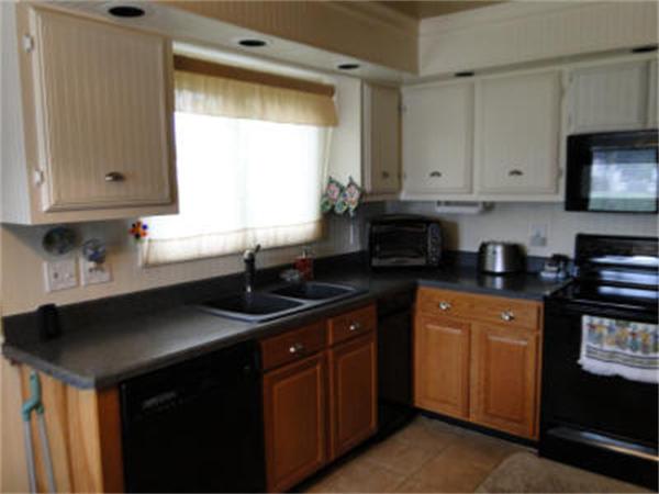 348 Lynn Fells Parkway Saugus, MA 01906 - Photo 8 of 21