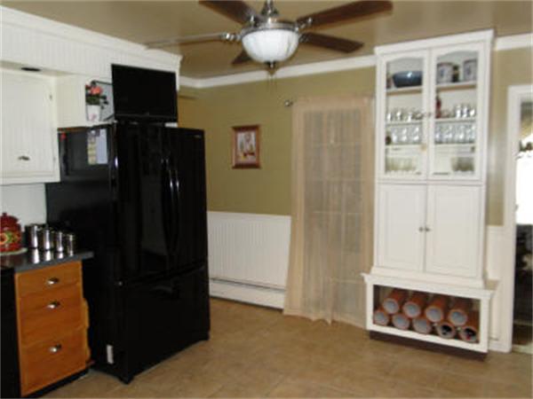 348 Lynn Fells Parkway Saugus, MA 01906 - Photo 10 of 21