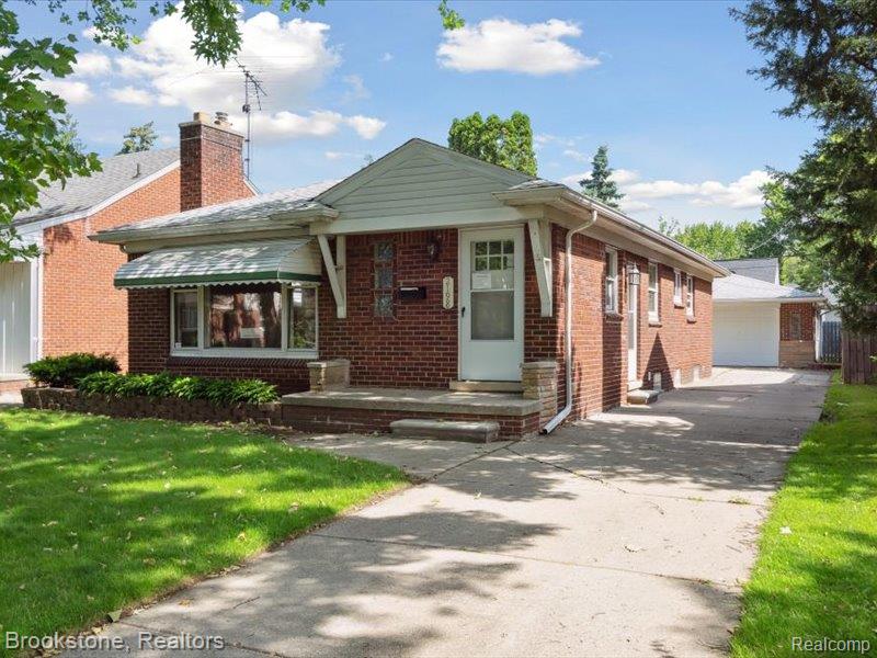 2198 Hawthorne Road Grosse Pointe Woods, MI 48236 - Photo 2 of 14