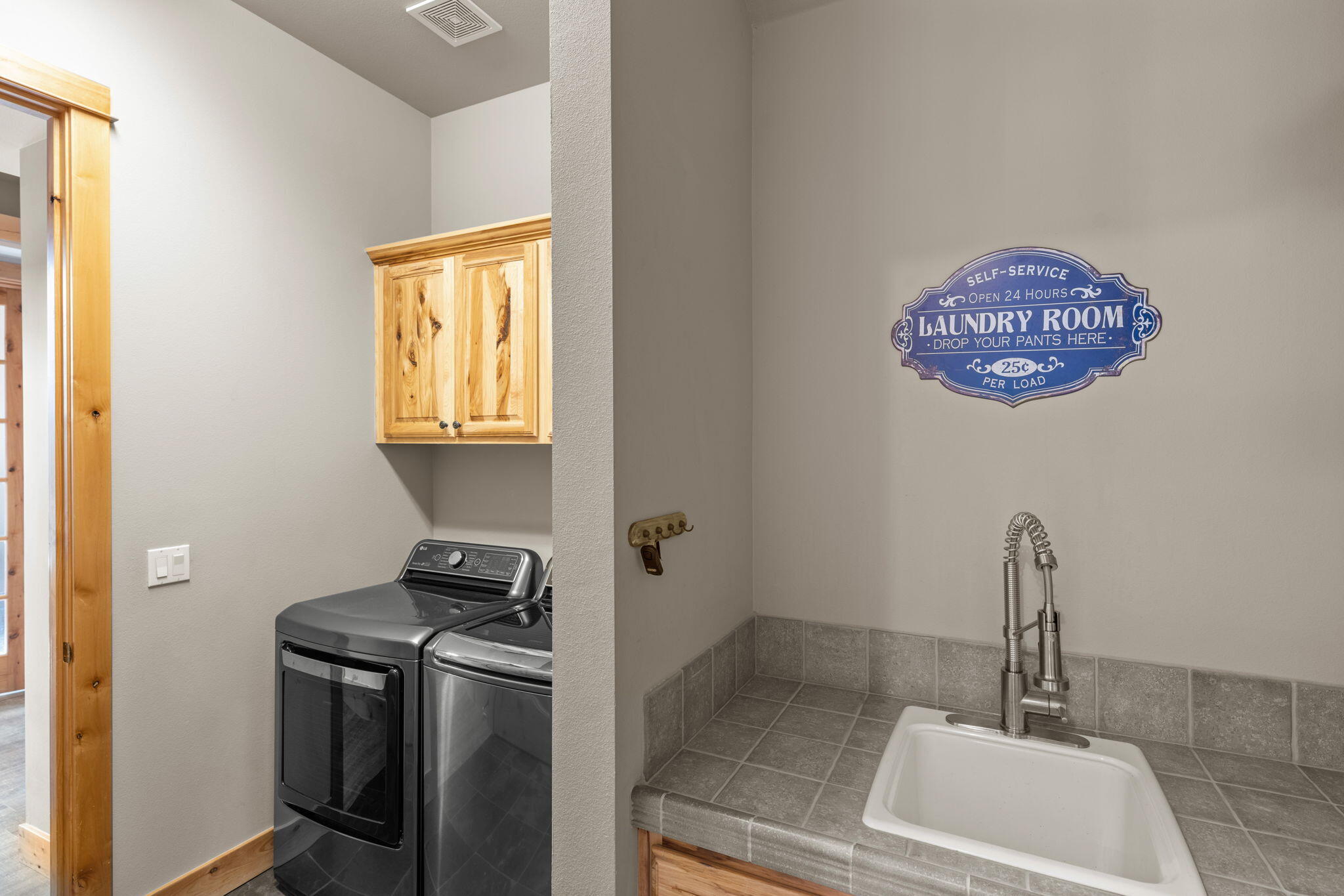 953 Southwest Vantage Point Way Bend, OR 97702 - Photo 45 of 55 76-web-or-mls-Riley_Visuals-76