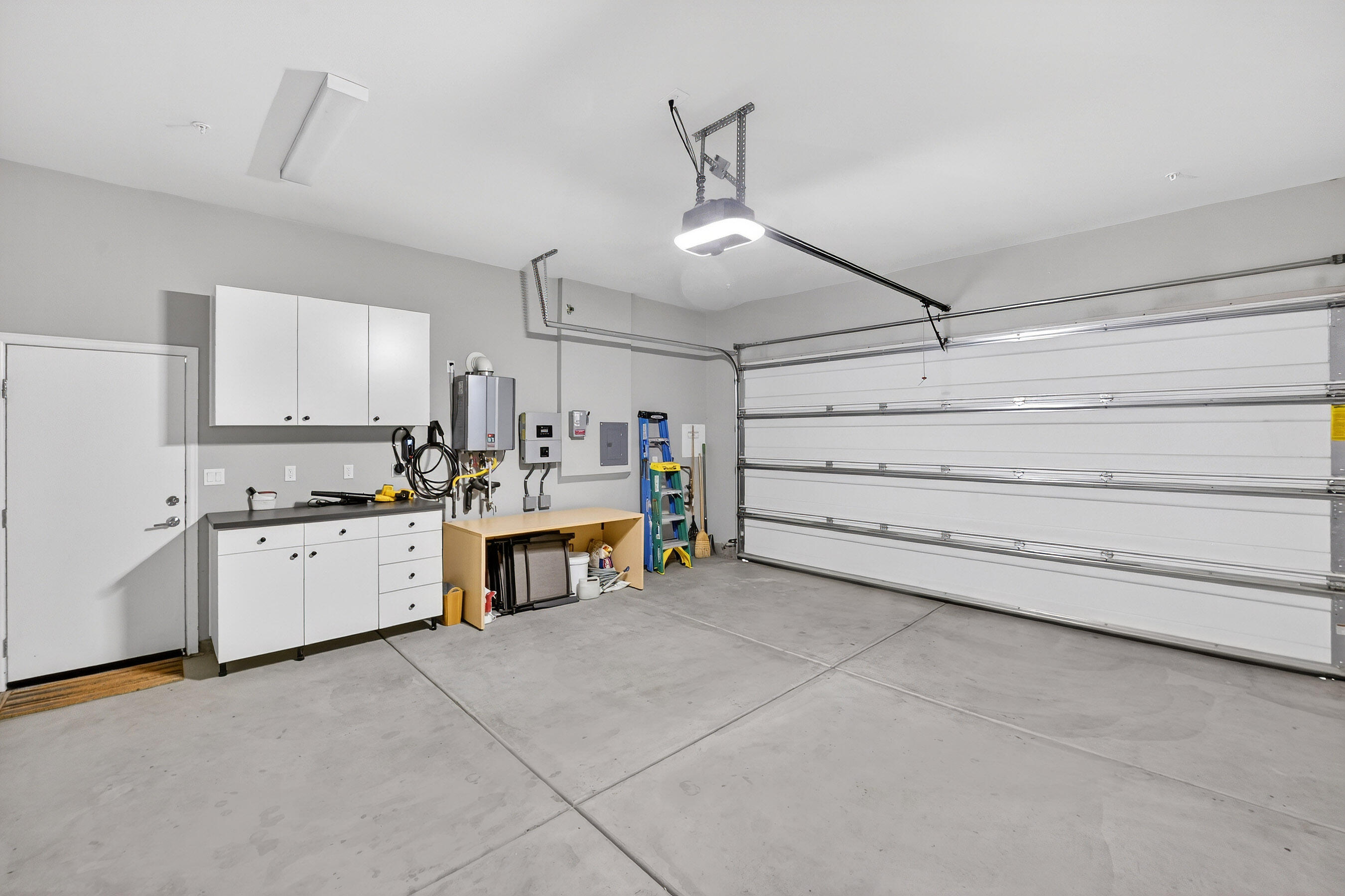 83 Cabernet Rancho Mirage, CA 92270 - Photo 23 of 47 Garage