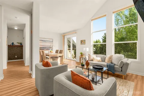 $399,000 | 55 Williams Avenue South, Unit 401, Renton, WA 98057