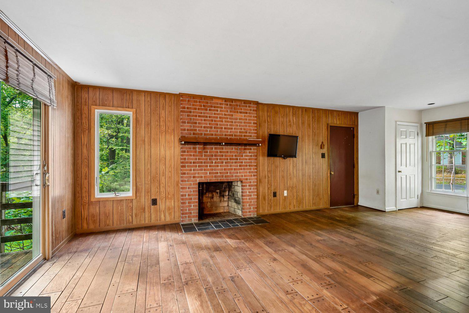 10802 Dayflower Court Reston, VA 20191 - Photo 12 of 44 Family Room
