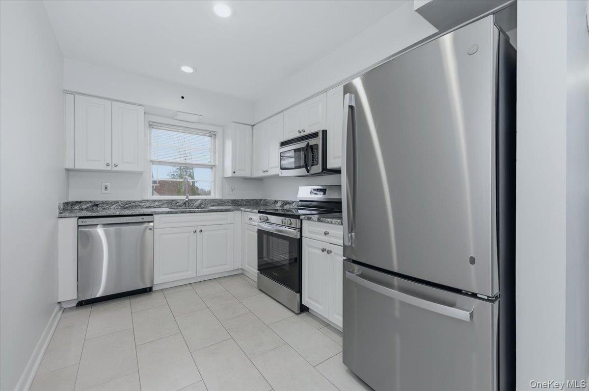 98 Nassau Road, Unit 2 Huntington, NY 11743 - Photo 11 of 23