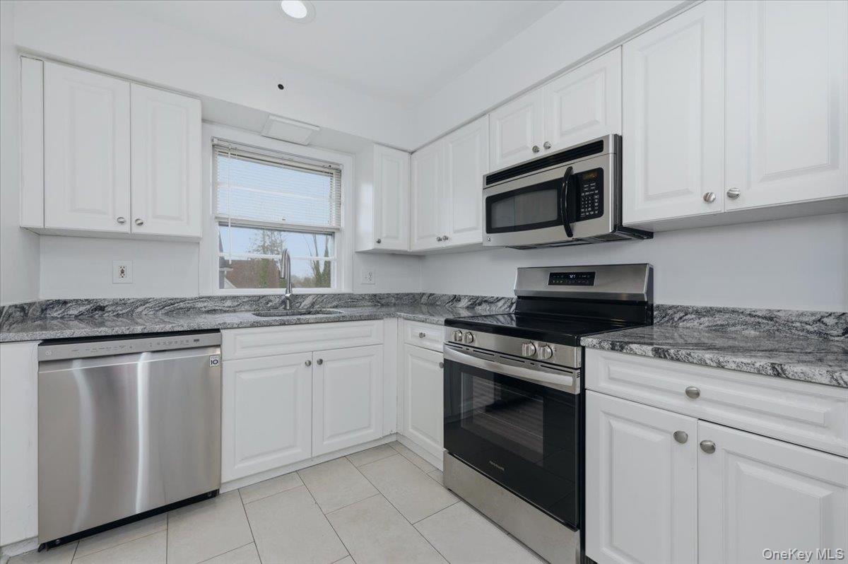 98 Nassau Road, Unit 2 Huntington, NY 11743 - Photo 10 of 23