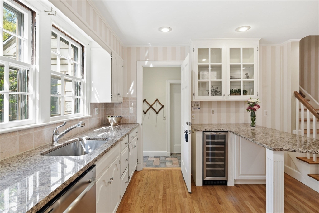 38 Oxford Road Longmeadow, MA 01106 - Photo 13 of 42