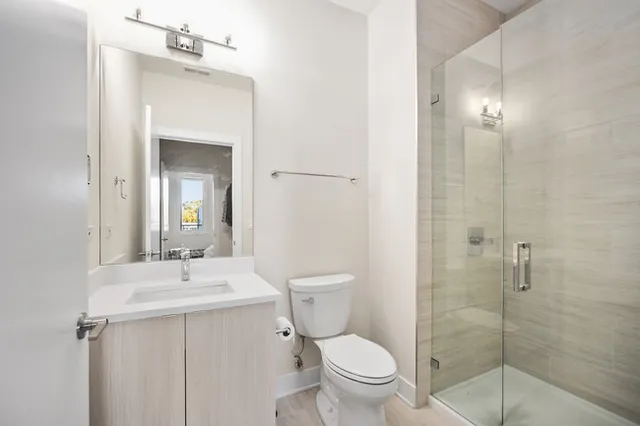 a view of entryway with washer and dryer