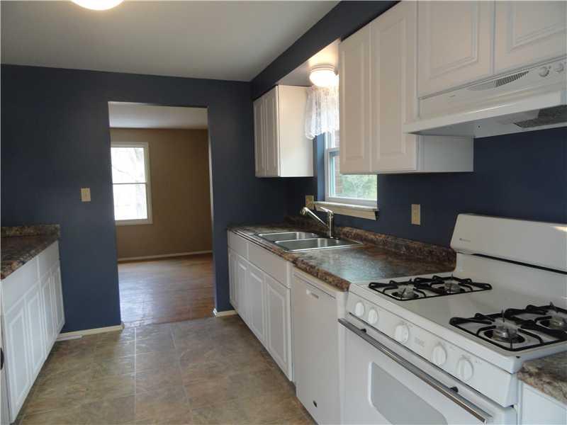 104 Oakglen Road Pittsburgh, PA 15237 - Photo 6 of 14 Kitchen.