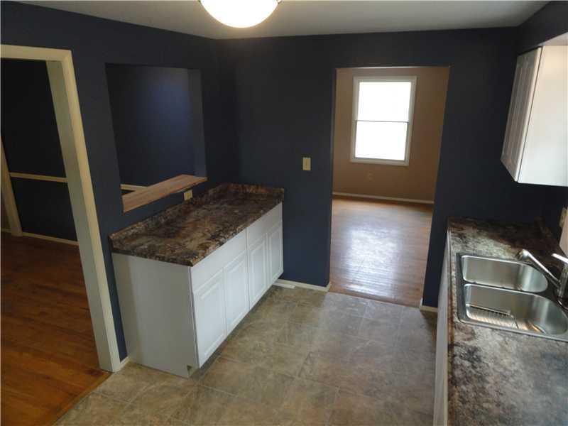 104 Oakglen Road Pittsburgh, PA 15237 - Photo 9 of 14 Kitchen.