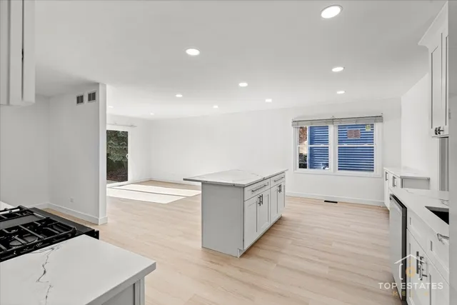 $689,900 | 523 Hamilton Avenue, Westmont, IL 60559