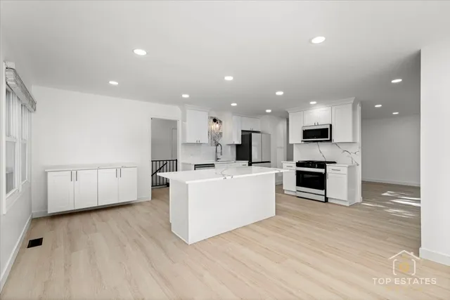 $689,900 | 523 Hamilton Avenue, Westmont, IL 60559