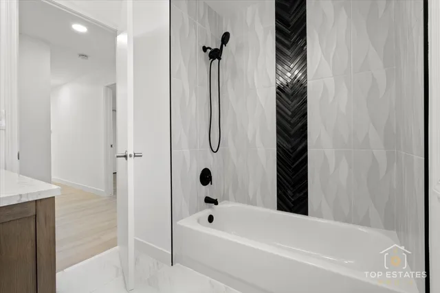 $689,900 | 523 Hamilton Avenue, Westmont, IL 60559