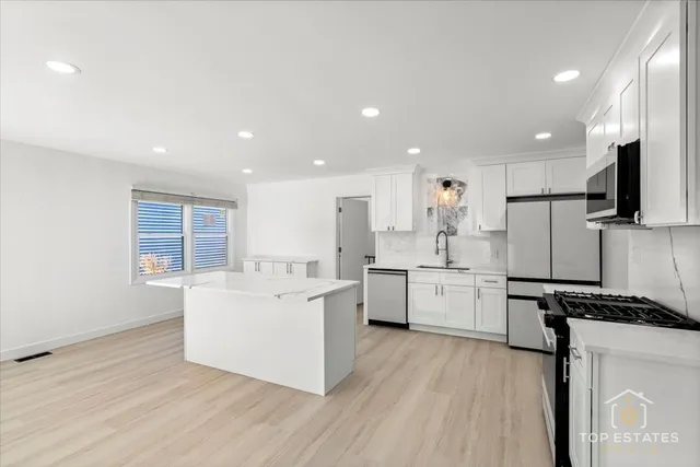 $689,900 | 523 Hamilton Avenue, Westmont, IL 60559