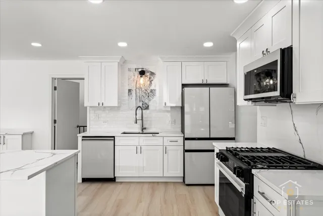 $689,900 | 523 Hamilton Avenue, Westmont, IL 60559