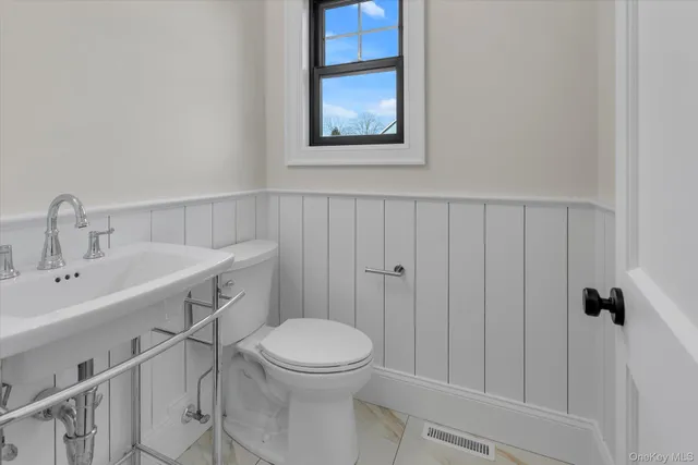 $1,499,000 | 40 North Woodhull Road, Huntington, NY 11743