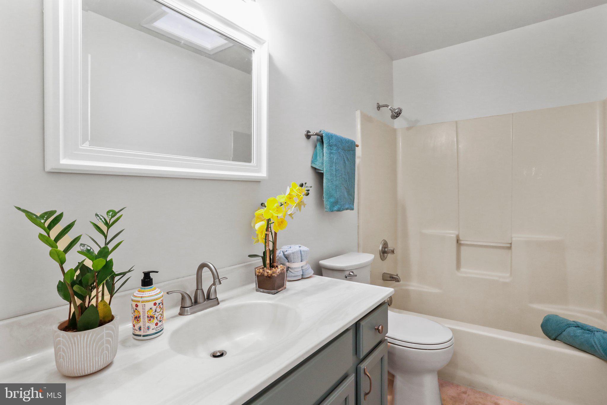 139 Nazareth Drive Fort Valley, VA 22652 - Photo 14 of 31 Main floor - Full bath