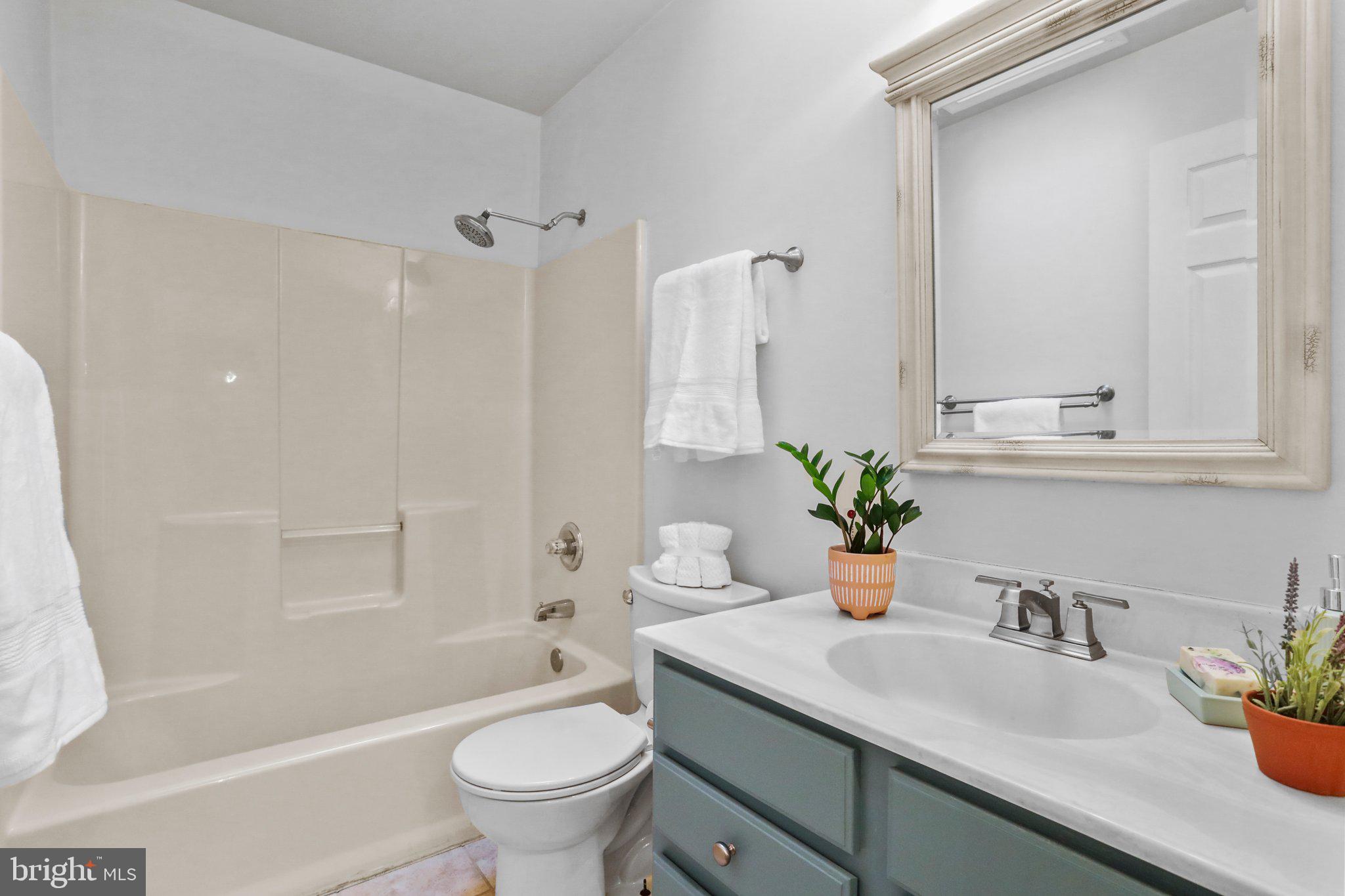 139 Nazareth Drive Fort Valley, VA 22652 - Photo 17 of 31 Main full bath 2