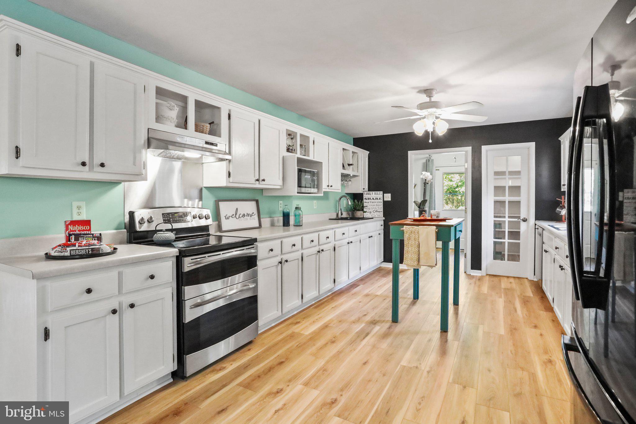 139 Nazareth Drive Fort Valley, VA 22652 - Photo 5 of 31 Expansive gourmet kitchen with double ovens