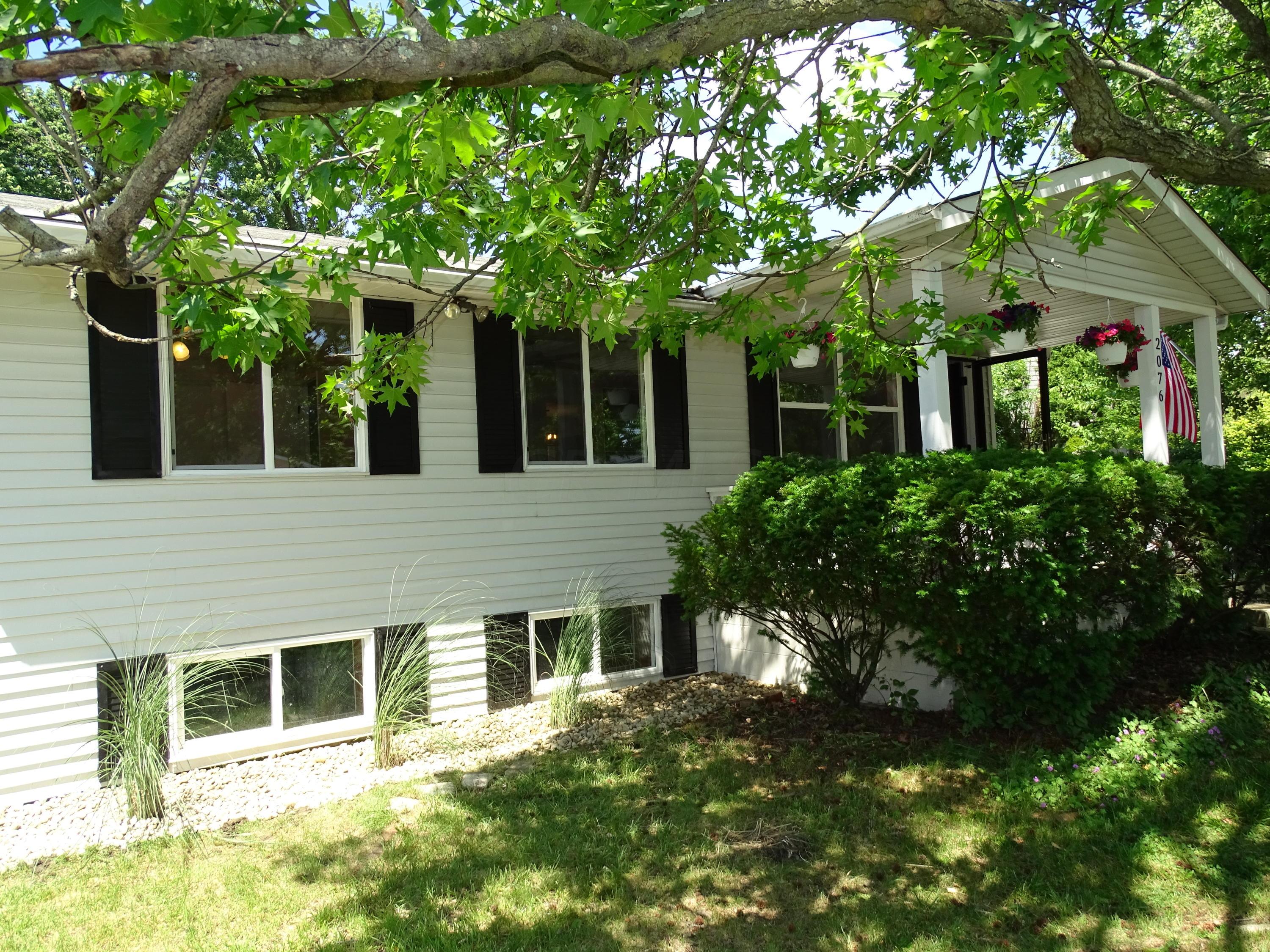 2076 Brookfield Road Columbus, OH 43229 - Photo 2 of 25 Gallery Image 2