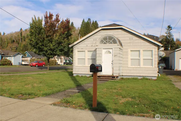 $395,000 | 301 Eklund Avenue, Hoquiam, WA 98550