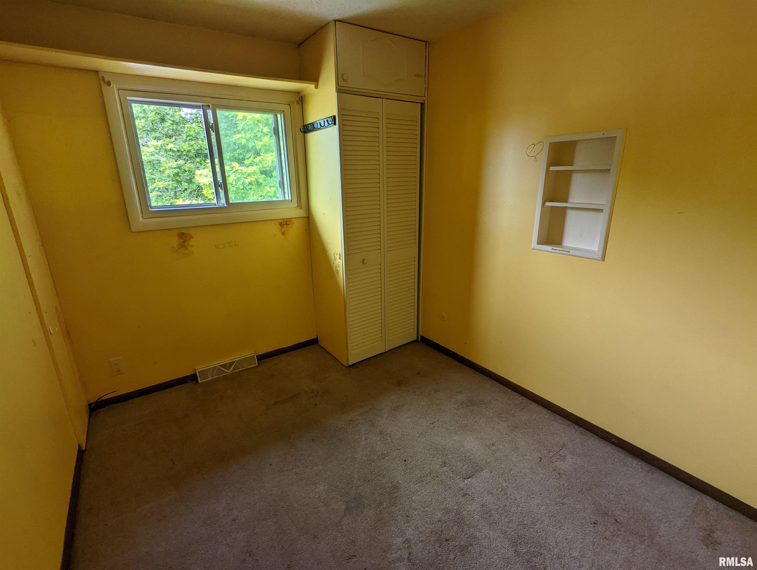 3555 29th Street Bettendorf, IA 52722 - Photo 7 of 13