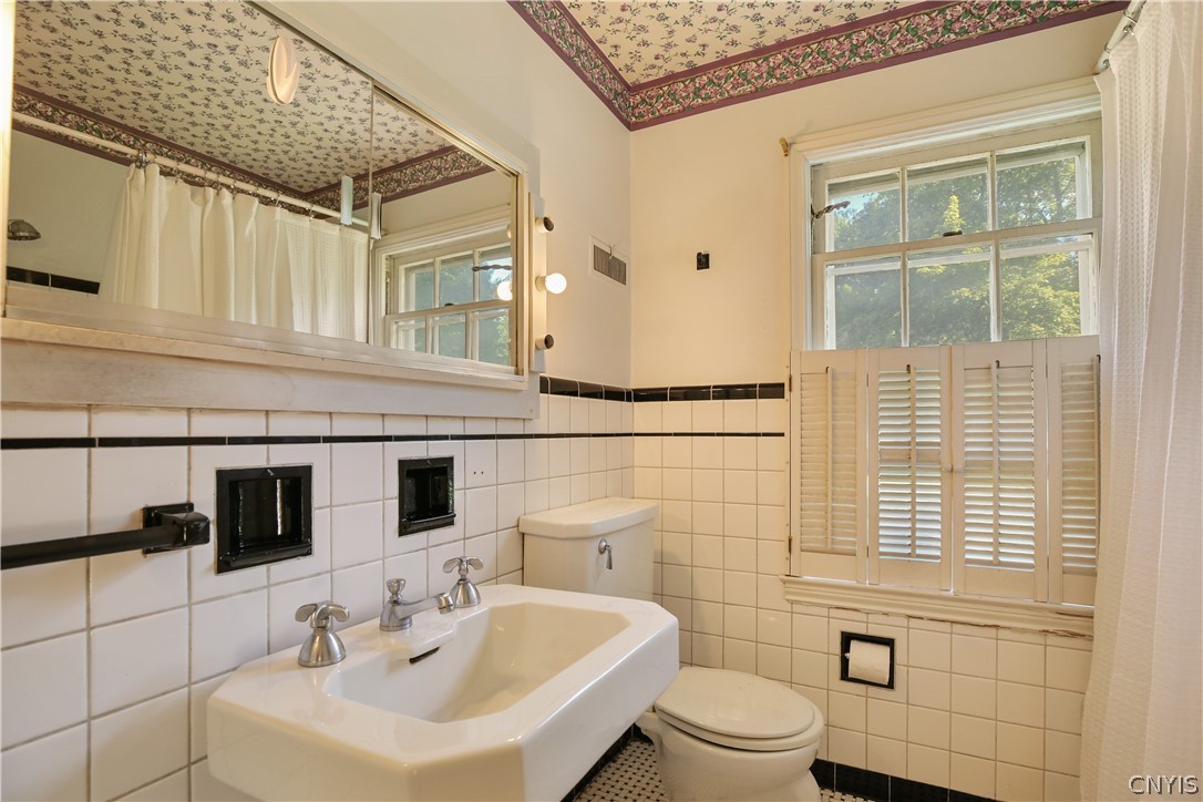 314 Deforest Road Syracuse, NY 13214 - Photo 20 of 40 Full bathroom (with tub and shower) located on 2nd floor