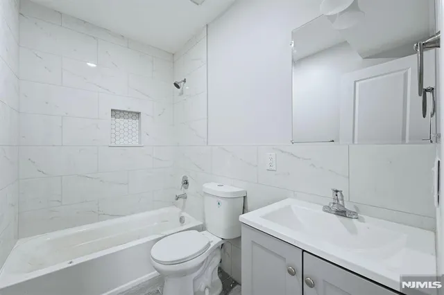 $3,200 | 51 North Maple Avenue, East Orange, NJ 07017