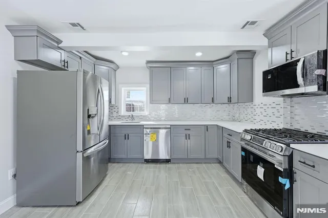 $3,200 | 51 North Maple Avenue, East Orange, NJ 07017