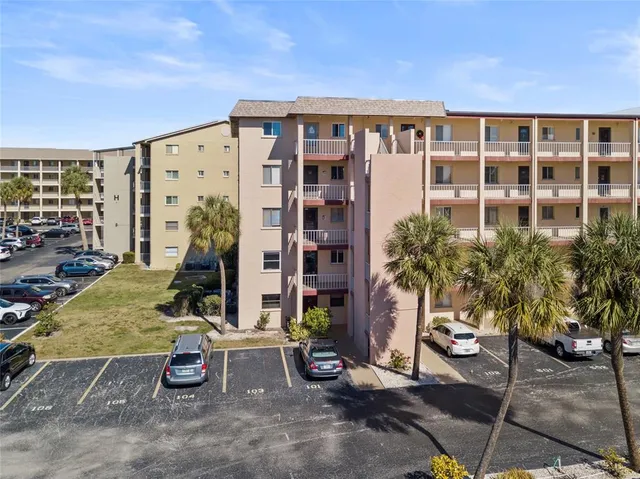 $159,000 | 3873 Lake Bayshore Drive, Unit 201, Bradenton, FL 34205