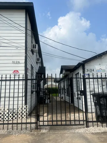 $950 | 3126 Webster Street, Unit 2, Houston, TX 77004