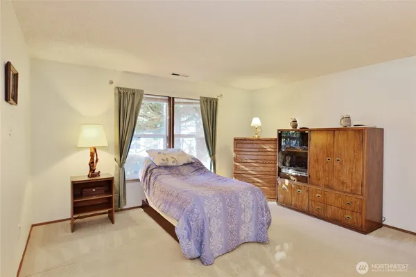 $900,000 | 17719 54th Avenue West, Lynnwood, WA 98037