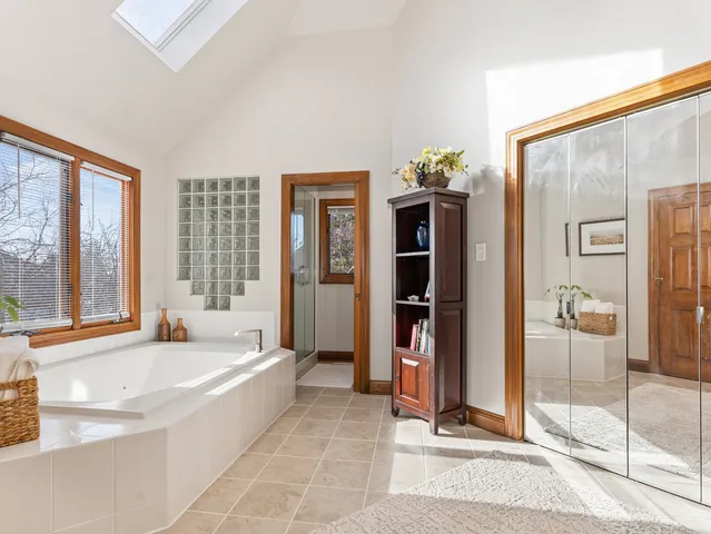 $925,000 | 4005 White Eagle Drive, Naperville, IL 60564