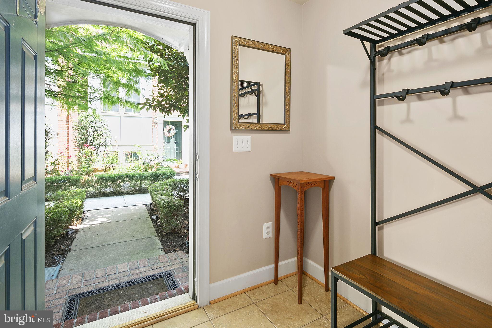 3349 Kemper Road Arlington, VA 22206 - Photo 2 of 38