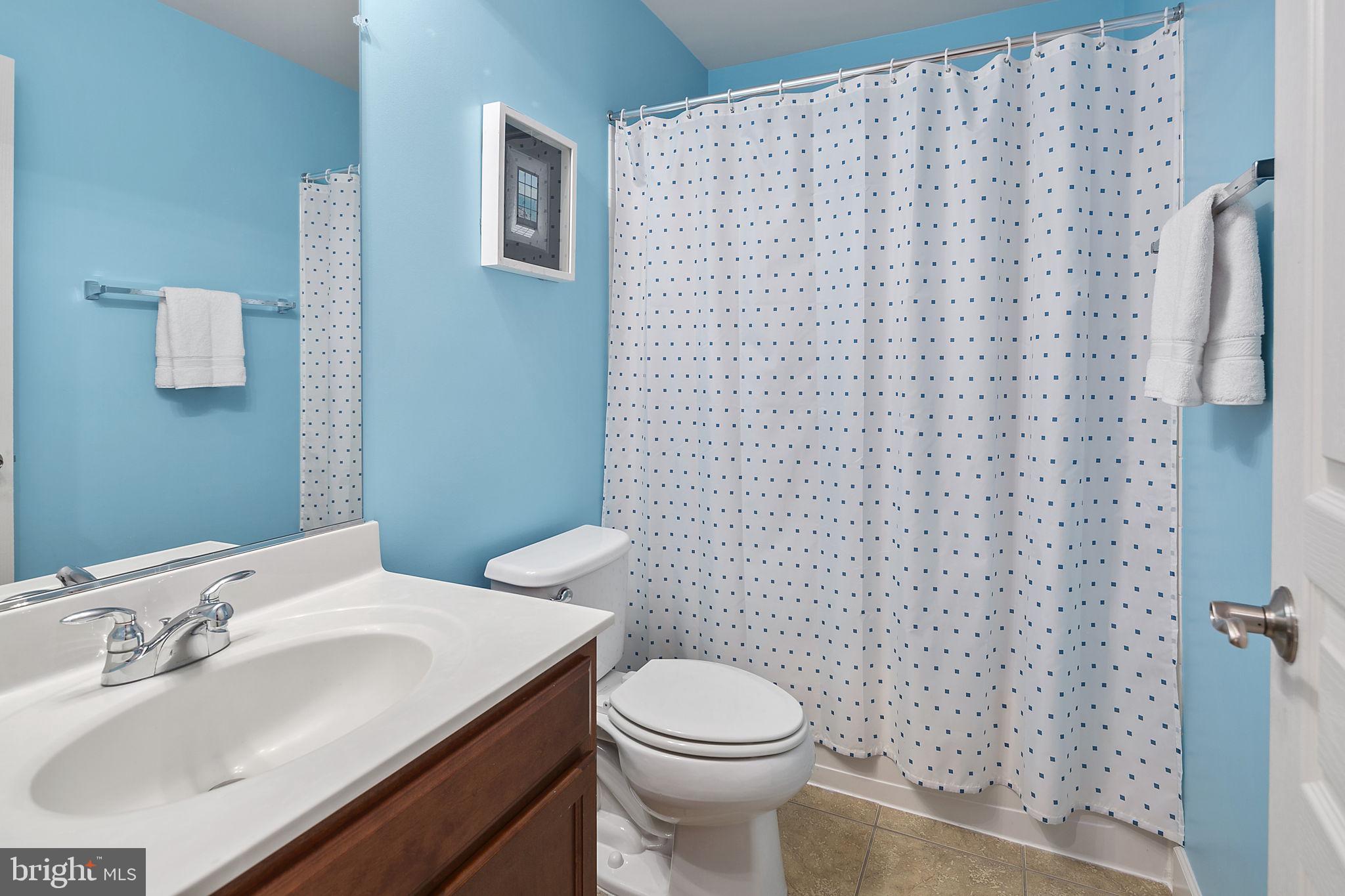 3349 Kemper Road Arlington, VA 22206 - Photo 34 of 38 Entry-level full bathroom