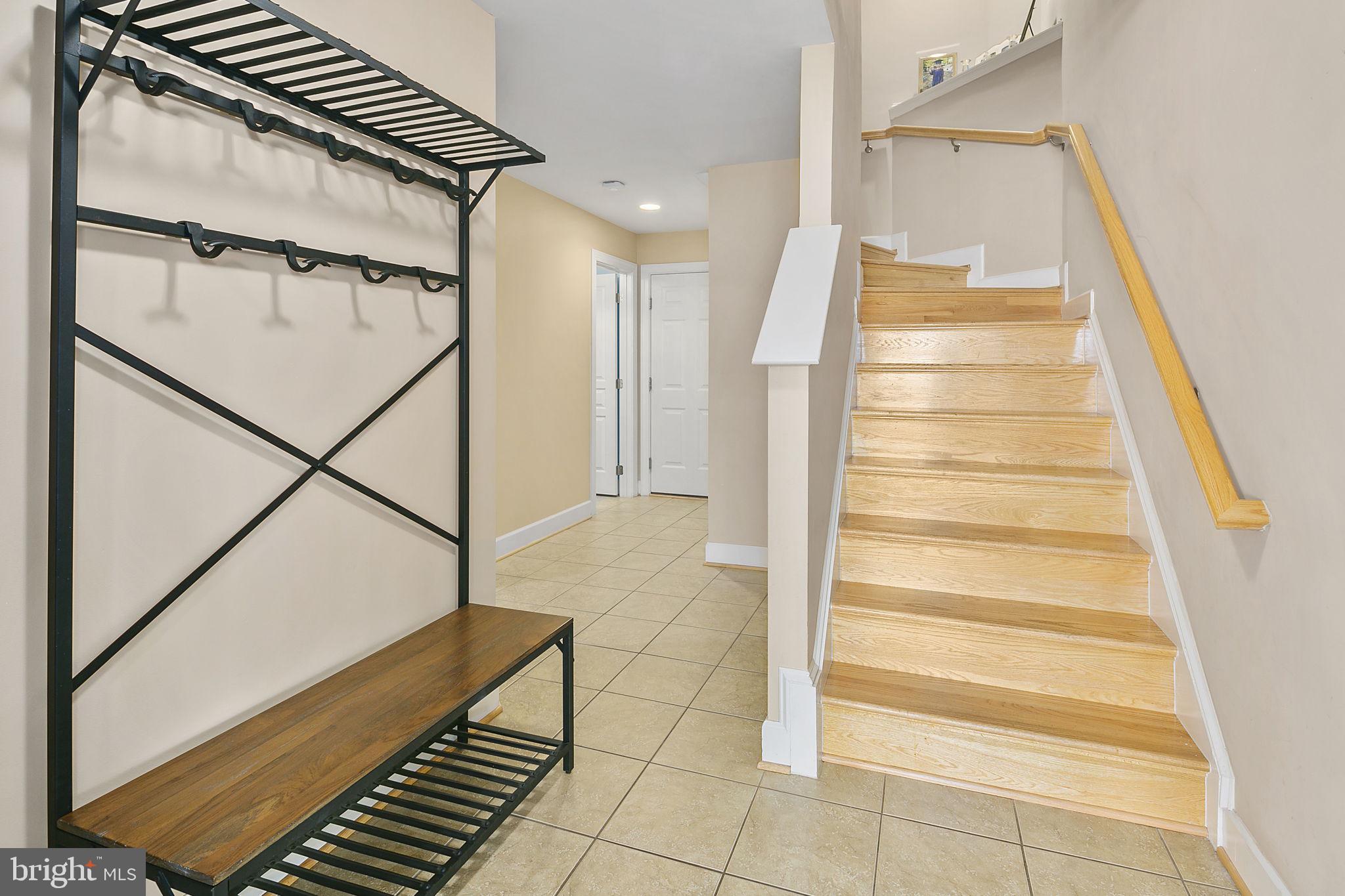 3349 Kemper Road Arlington, VA 22206 - Photo 35 of 38 Entrance foyer