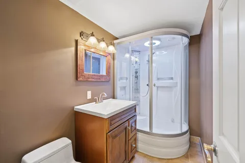 $525,000 | 840 Woodland Court, Unit EE1, Fontana, WI 53125