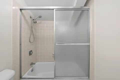 $525,000 | 840 Woodland Court, Unit EE1, Fontana, WI 53125