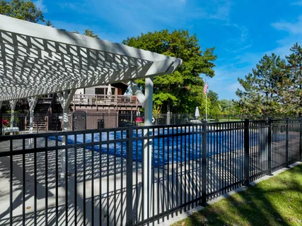 $525,000 | 840 Woodland Court, Unit EE1, Fontana, WI 53125