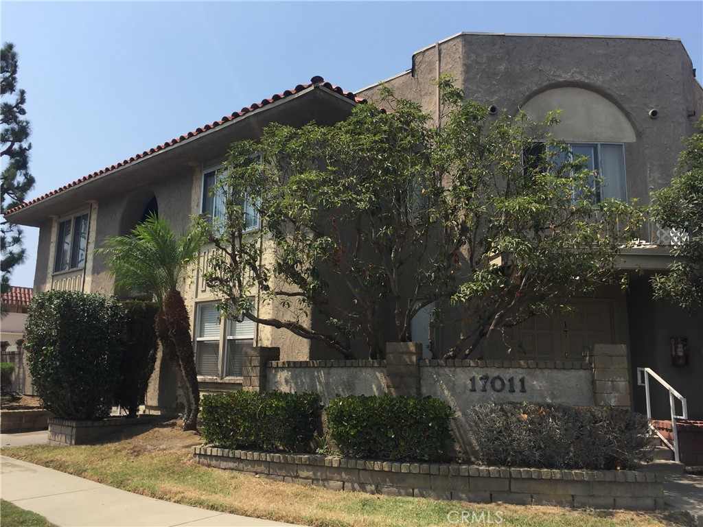 17011 Sims Lane, Unit 4 Huntington Beach, CA 92649 - Photo 1 of 1 a front view of a house with garden