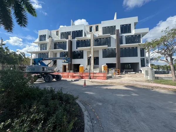 $2,500,000 | 7300 Trouville Esplanade, Unit 3, Miami Beach, FL 33141