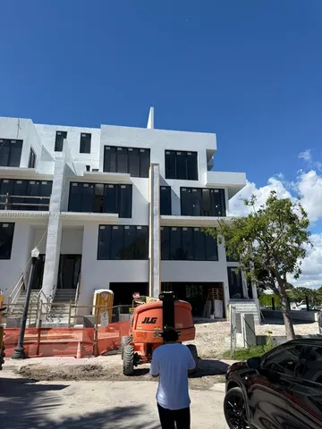 $2,500,000 | 7300 Trouville Esplanade, Unit 3, Miami Beach, FL 33141