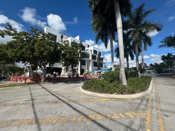 $2,500,000 | 7300 Trouville Esplanade, Unit 3, Miami Beach, FL 33141