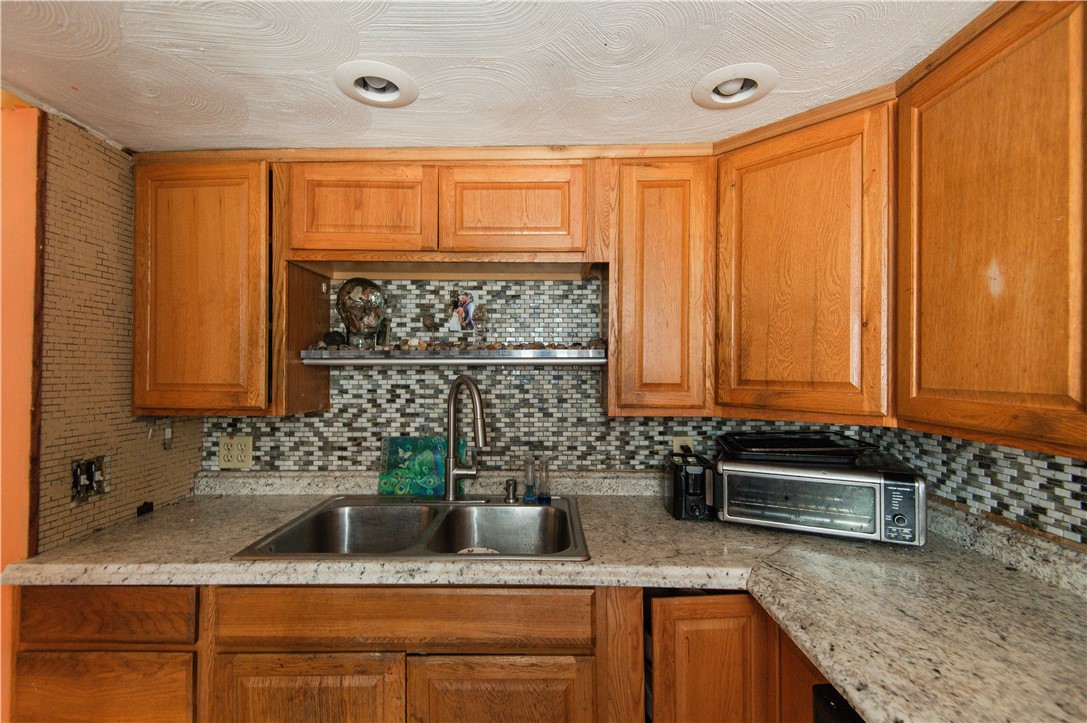 46 Verndale Street Warwick, RI 02889 - Photo 4 of 30