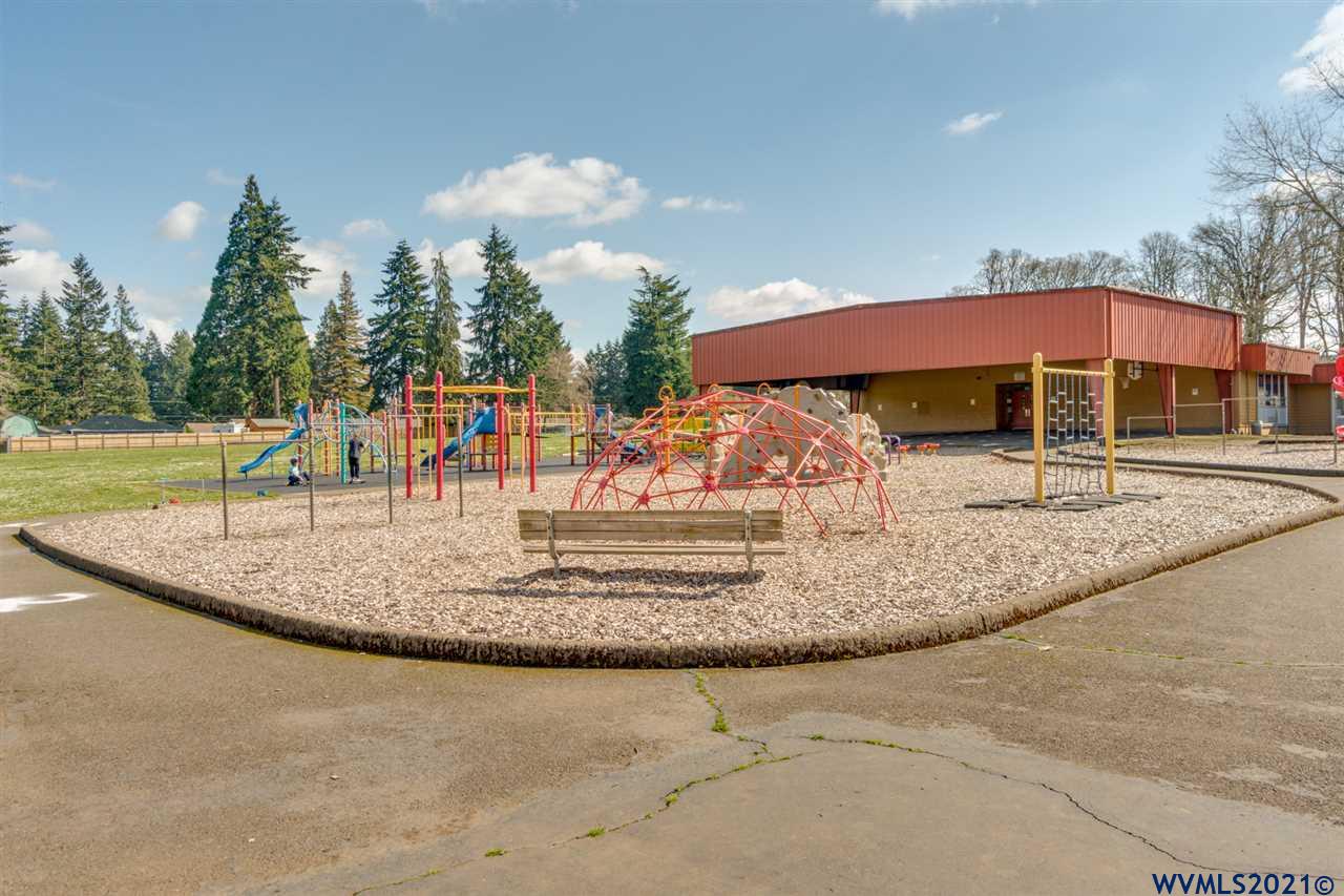 4008 Lone Oak Road Southeast Salem, OR 97302 - Photo 34 of 36 Gallery Image 34