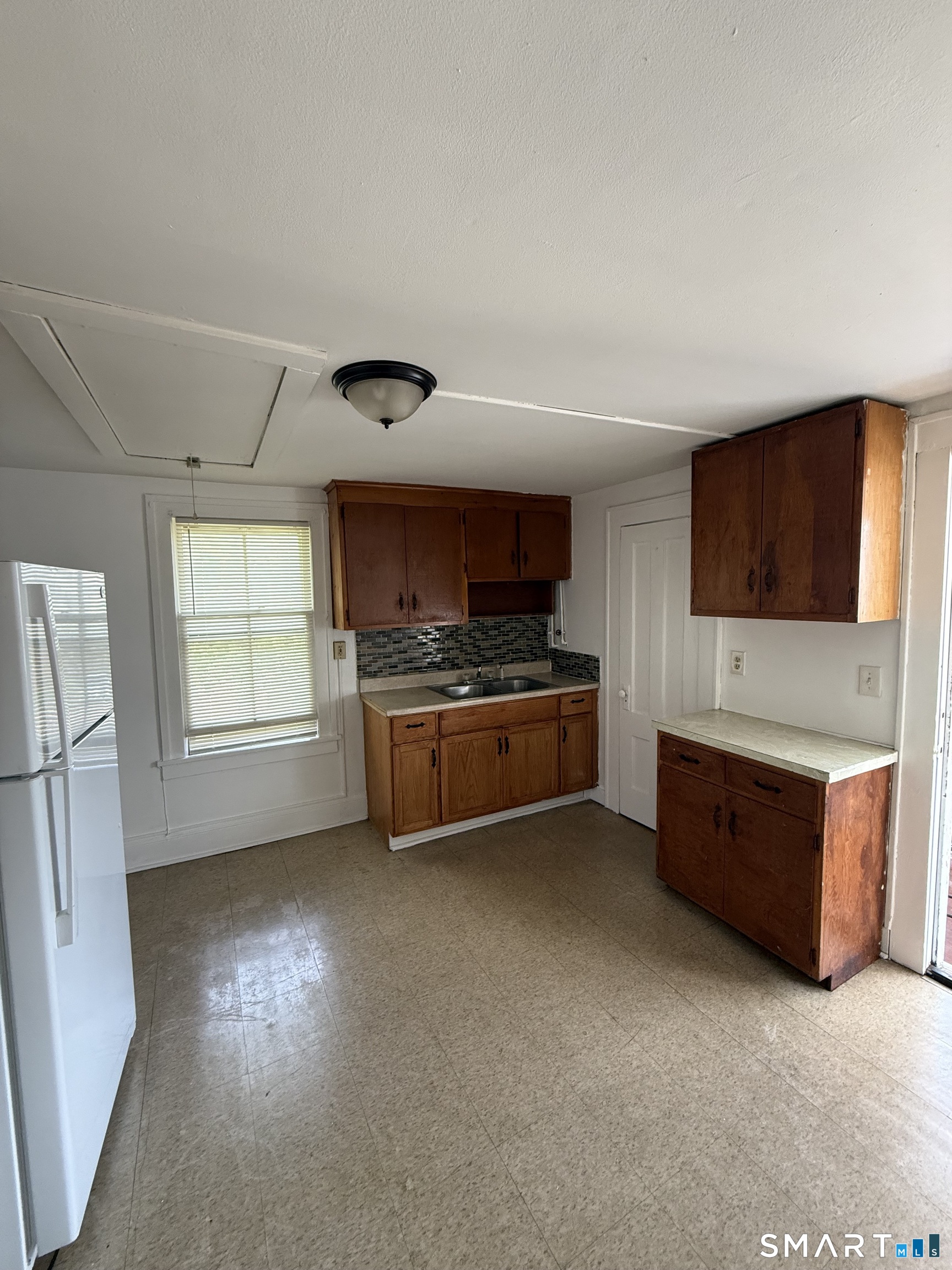 39 Grand Street, Unit 4 Middletown, CT 06457 - Photo 3 of 11