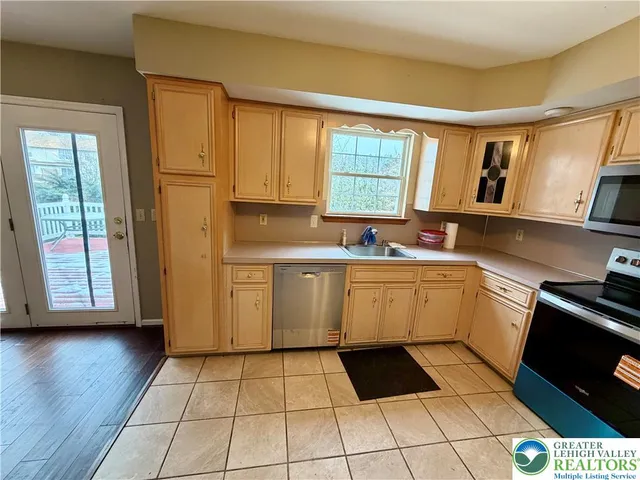 $2,490 | 2707 Victoria Lane, Easton, PA 18045