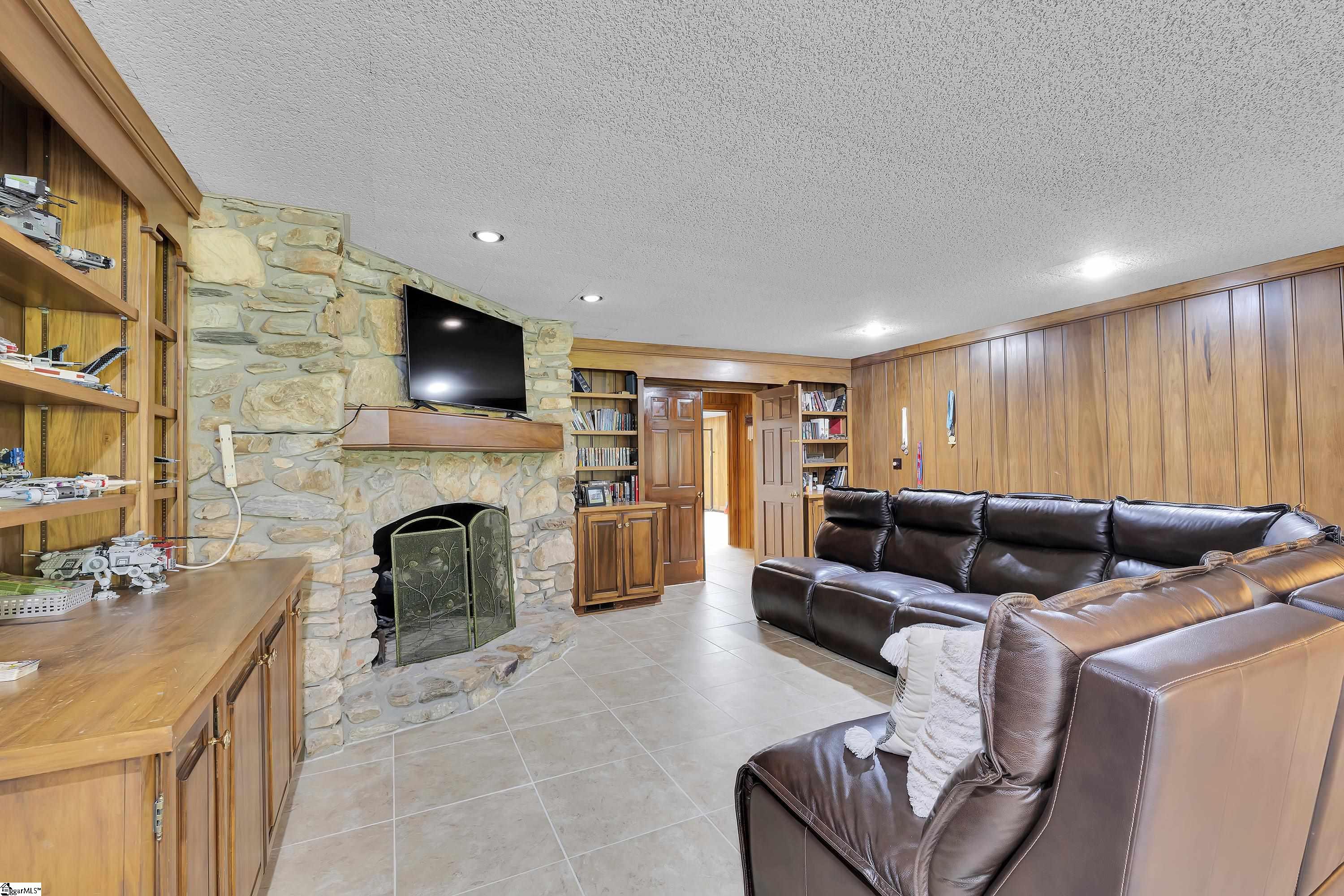 102 Graystone Road Greenville, SC 29615 - Photo 21 of 50