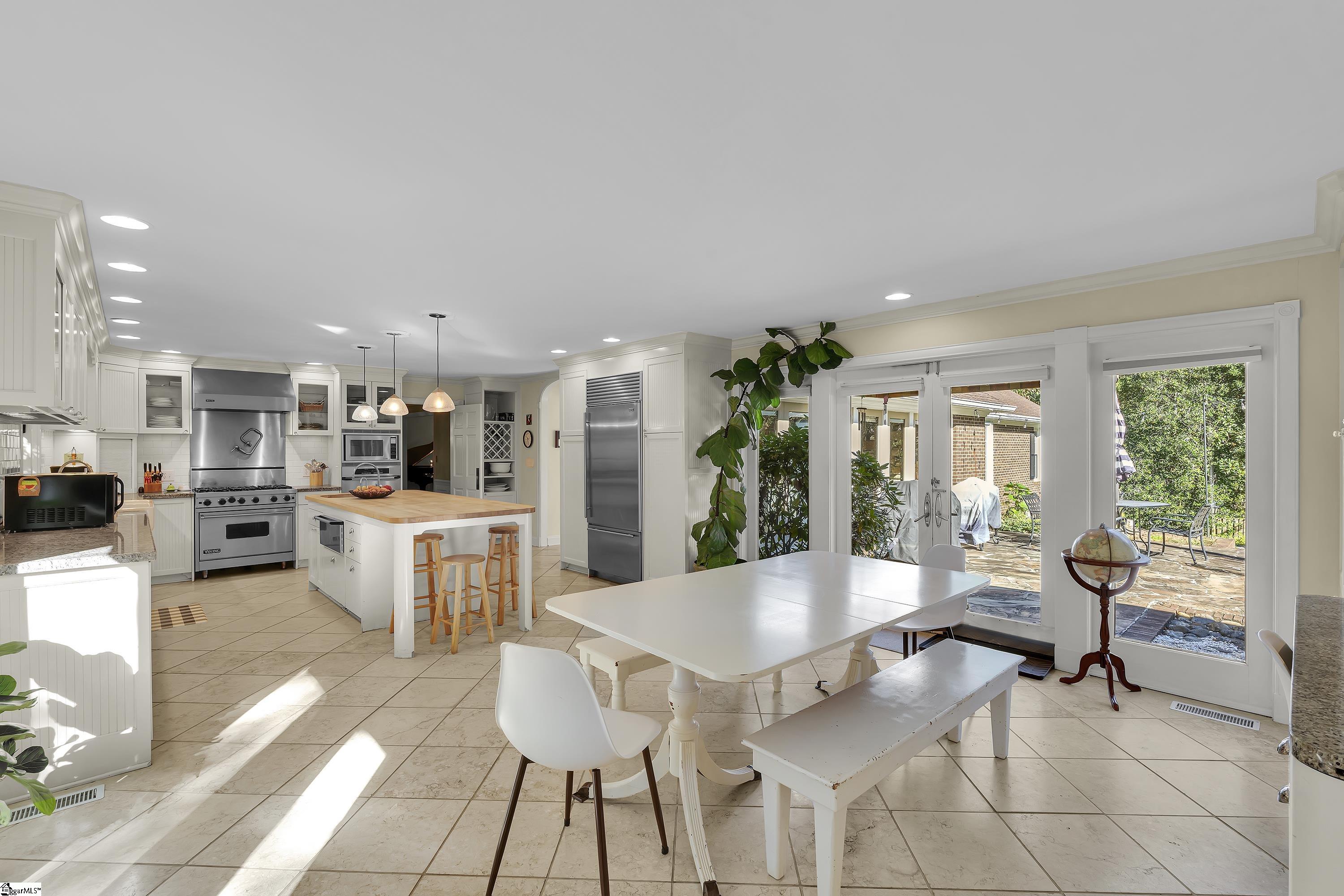 102 Graystone Road Greenville, SC 29615 - Photo 39 of 50