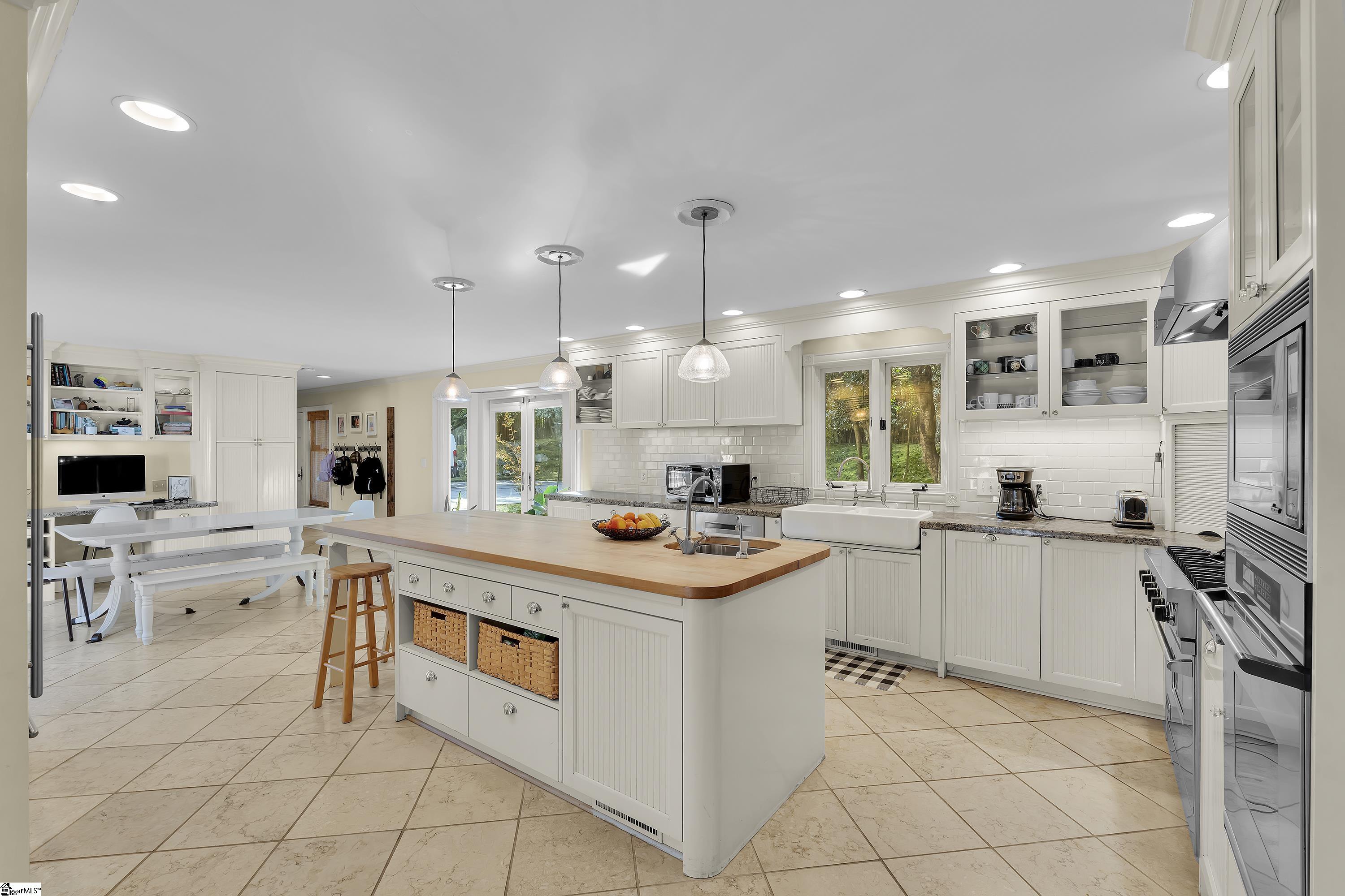 102 Graystone Road Greenville, SC 29615 - Photo 49 of 50 Sunlight galore